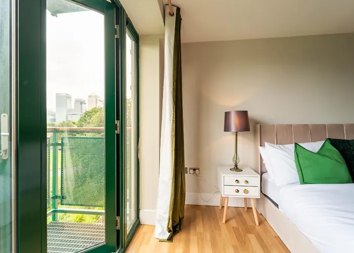 Luxury Docklands 2Bed Apt- Close To Excel- Canary Wharf- City Airport - 02 Arena- Free Parking- Ps 4