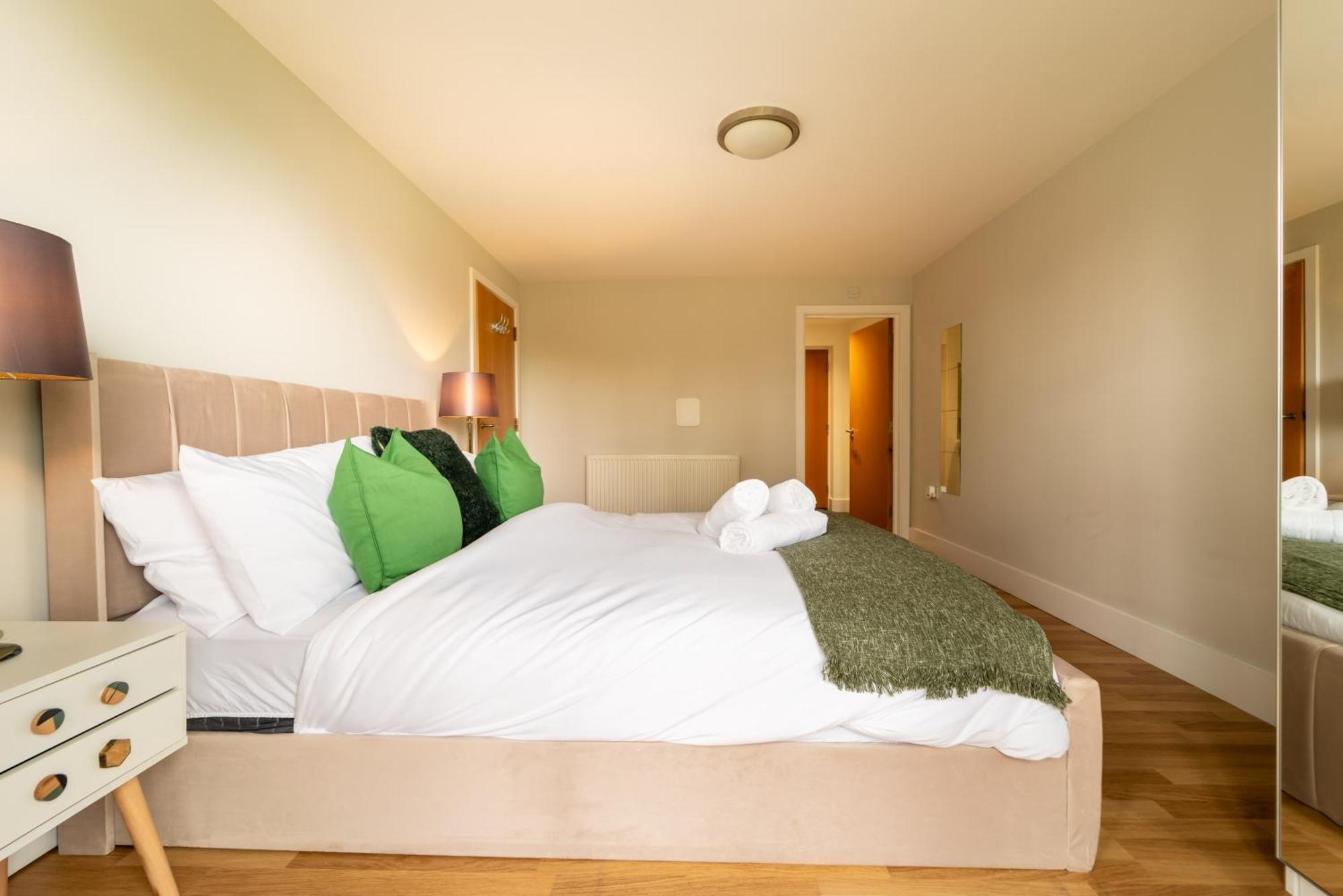 Luxury Docklands 2bed Apt- Close To Excel- Canary Wharf- Airport - 02 Arena- Free Parking- Ps 4 Апартаменты *