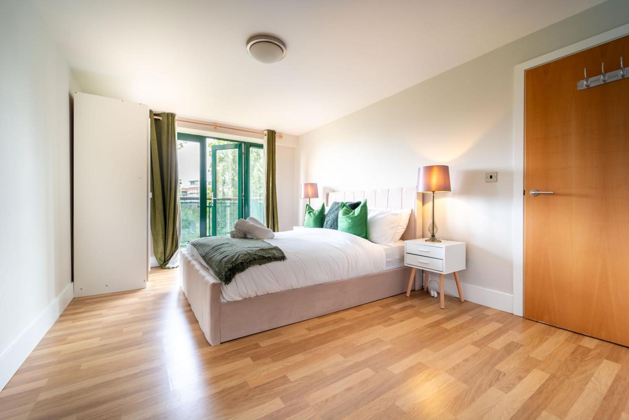Апартаменты Luxury Docklands 2bed Apt- Close To Excel- Canary Wharf- Airport - 02 Arena- Free Parking- Ps 4 *