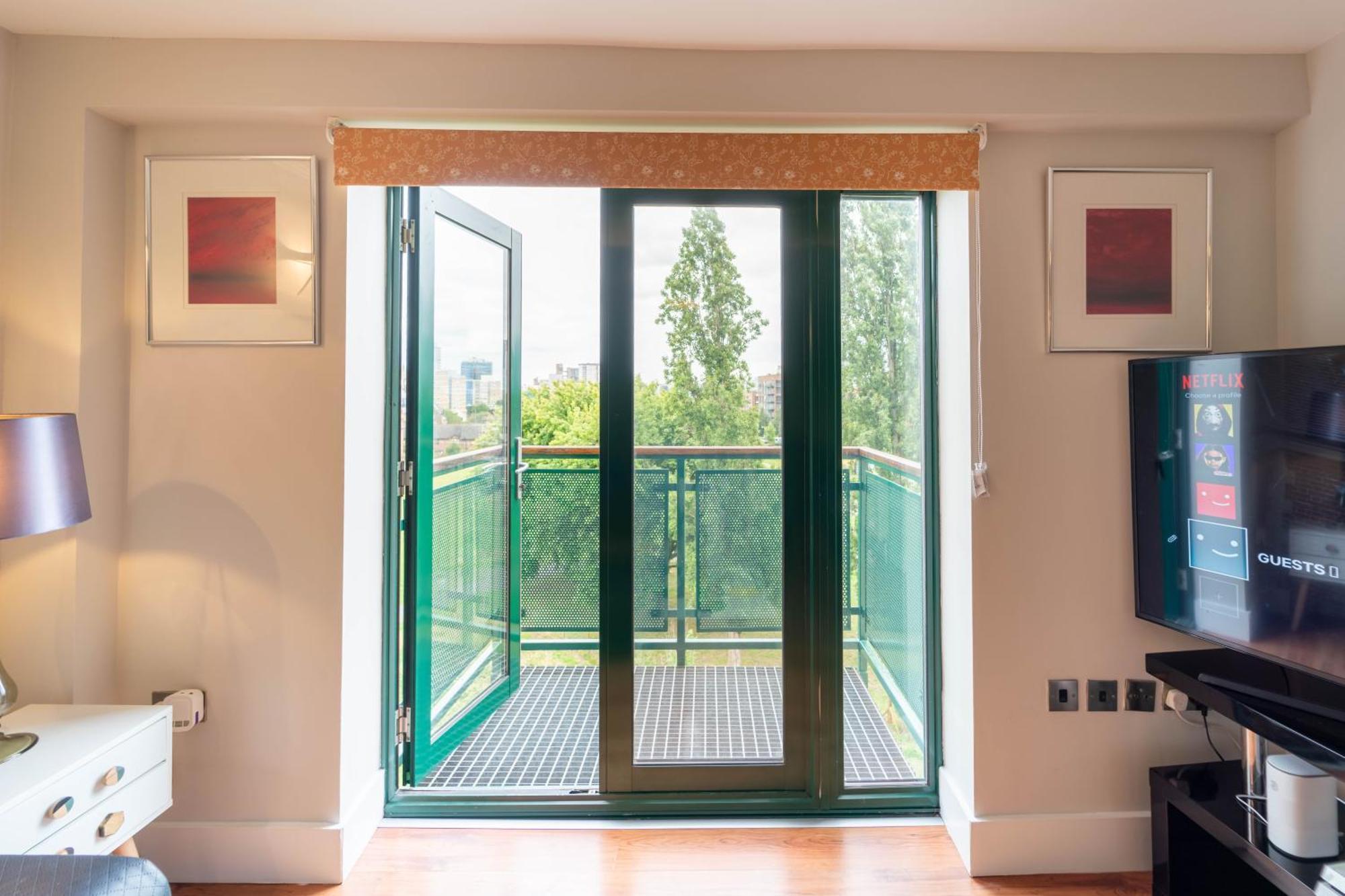 Luxury Docklands 2bed Apt- Close To Excel- Canary Wharf- Airport - 02 Arena- Free Parking- Ps 4 Апартаменты Лондон