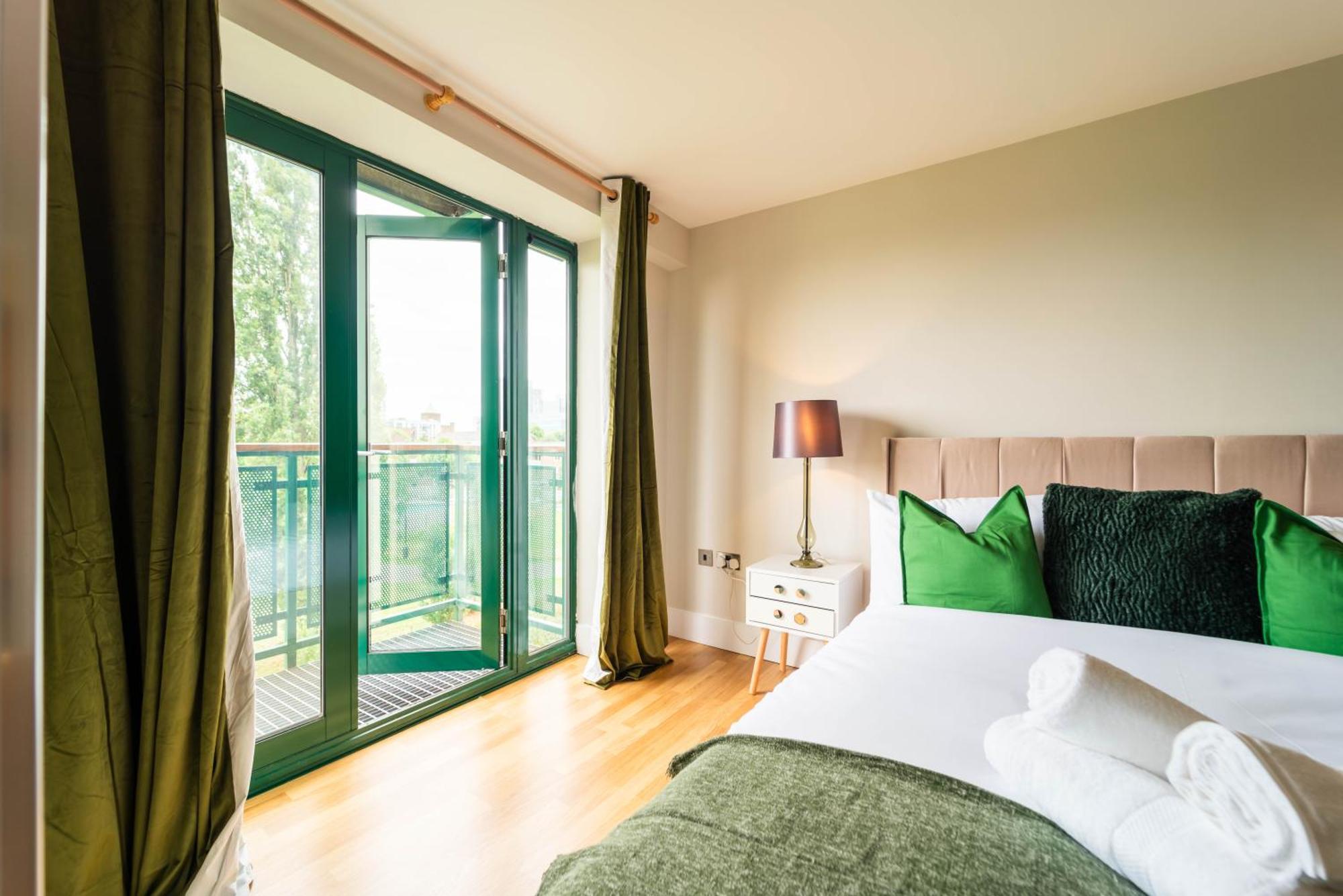Luxury Docklands 2bed Apt- Close To Excel- Canary Wharf- Airport - 02 Arena- Free Parking- Ps 4 * Лондон